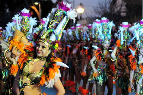 Le Festival de la Samba Étincelante: Une Nuit Inoubliable avec Felipe Neto!